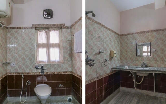 OYO 71148 Meera Guest House