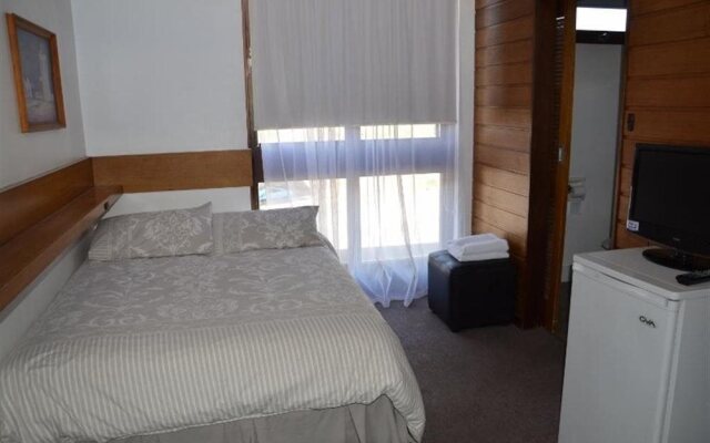 Elmore Victoria Hotel Motel