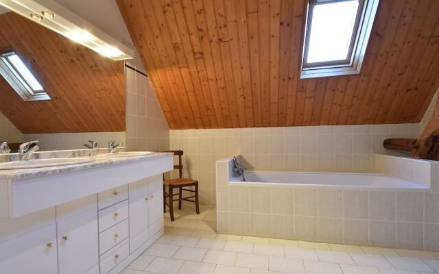 Modern Holiday Home in Florimont-Gaumier with Private Pool