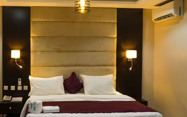 Iris Gold Suite