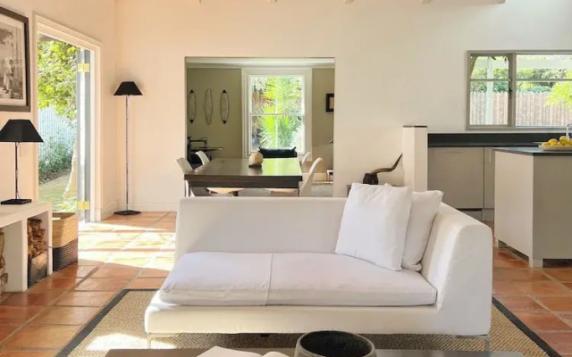 Kumbuk House