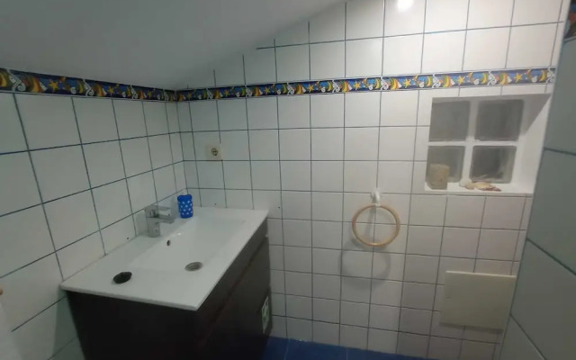 Charming 3-bed Apartment With sea & Mountain View
