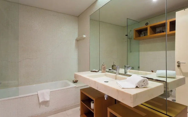 JOIVY Color-block studio w/workspace &free parking at the heart of Santa Catarina