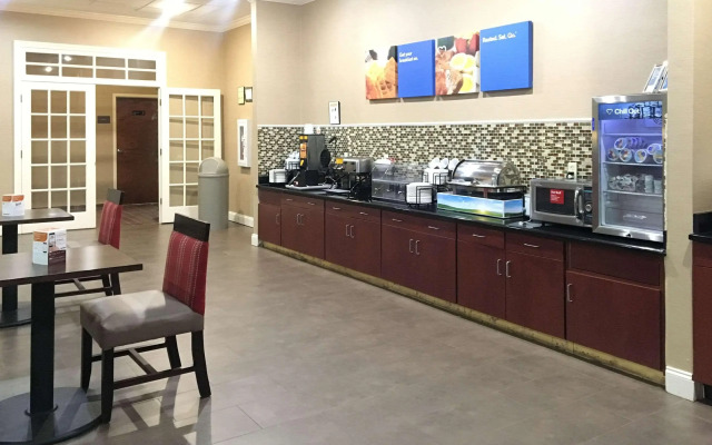 Comfort Inn & Suites
