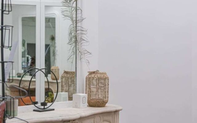 Cozy, Well-equipped Studio in Montmartre for 2!