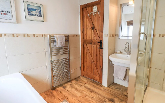 4 Greencross Cottages