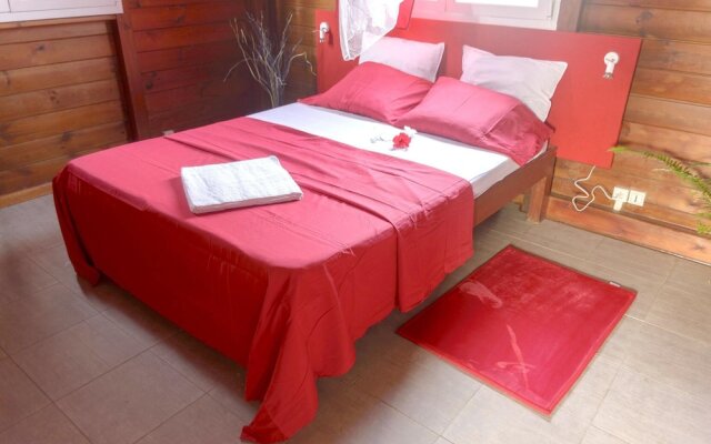 Bungalow with 2 Bedrooms in Port-Louis, with Private Pool, Enclosed Garden And Wifi