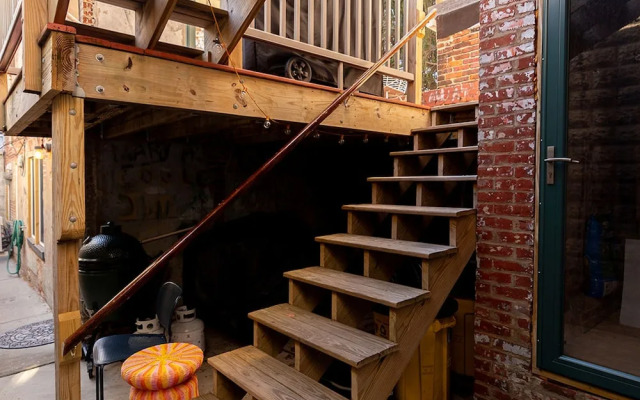 Wyatt's Saloon Guest House 2