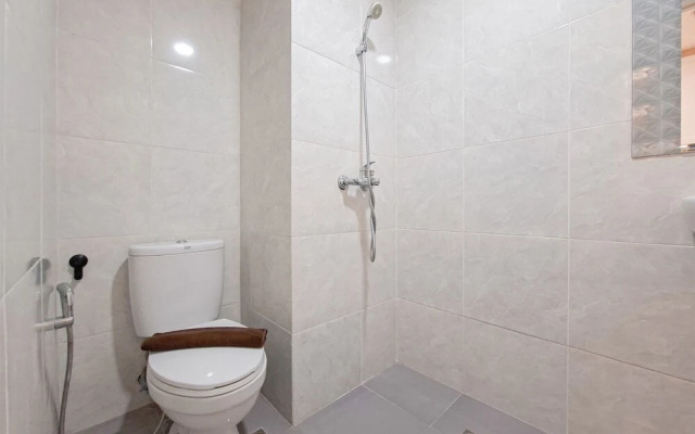 Simple Neutral Toned Studio Room At Parkland Avenue Apartment