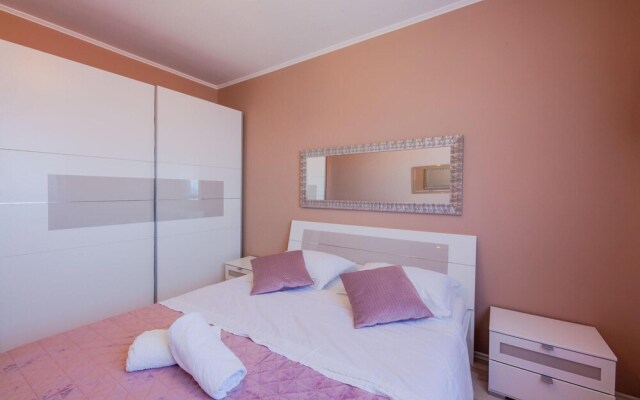 Stunning Home in Prigradica With Wifi and 2 Bedrooms