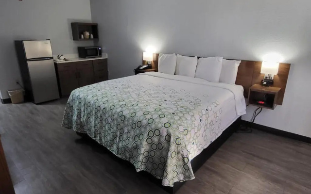 HomeTowne Studios by Red Roof Prattville