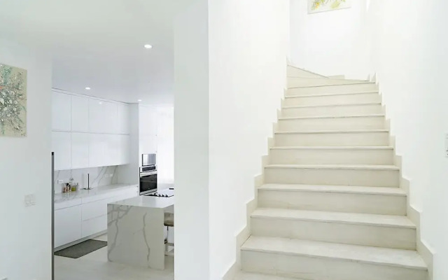 Lilypad Luxurious Cliffside Villa With Stunning Sea Views