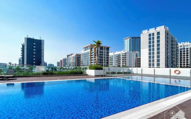 Tranquil 1BR Escape With Pool View in Meydan