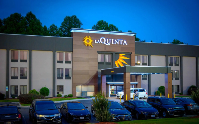 La Quinta Inn & Suites by Wyndham Fayetteville I-95