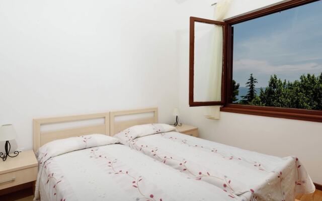 Apartment With Wifi, at 4 km. From City of Trogir