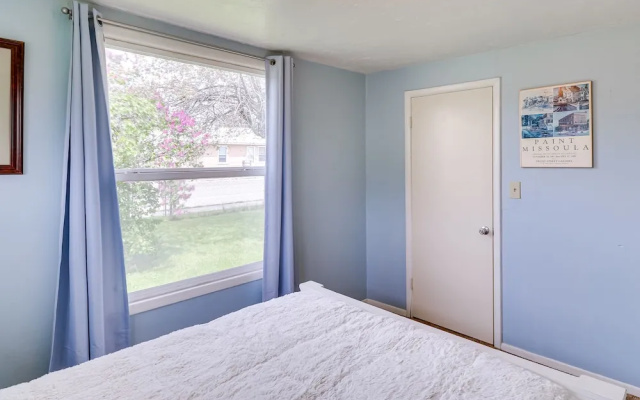 Pet-friendly Home w/ Yard & Mountain Views!