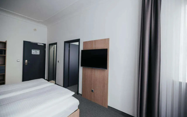 N9 Hotels