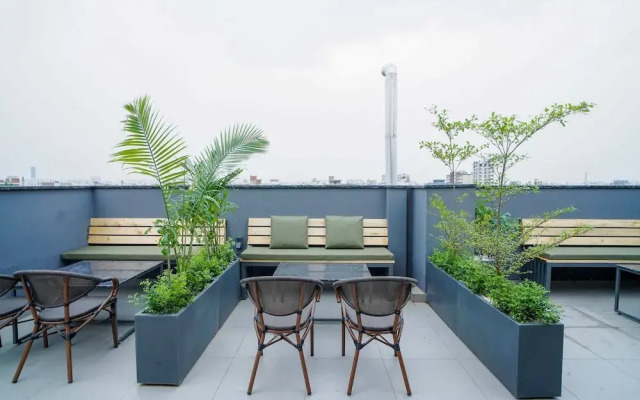 Saltstayz Select - Golf Course Road & Sector 57