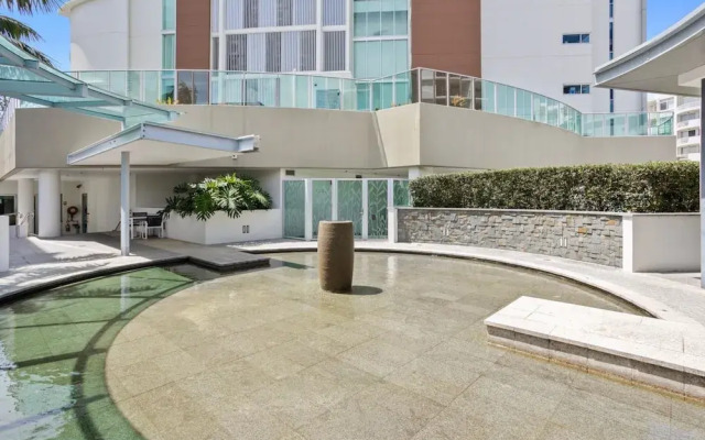 Luxury Beachfront Stay in Kirra