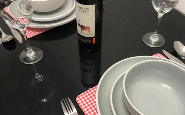 ACE Largs Ground Floor Apartment with Garden