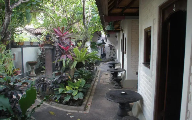 Dana Guest House Bali