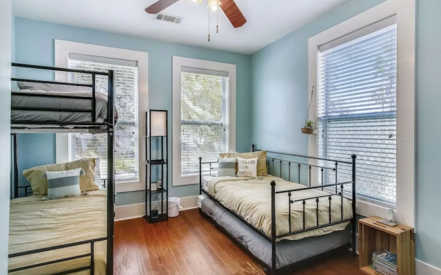 A Bended Oak Bungalow by Ryson Vacation Rentals