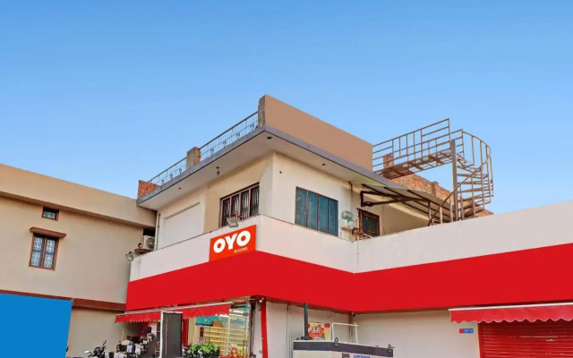 Oyo Flagship 805187 Hotel Vrv Homestay