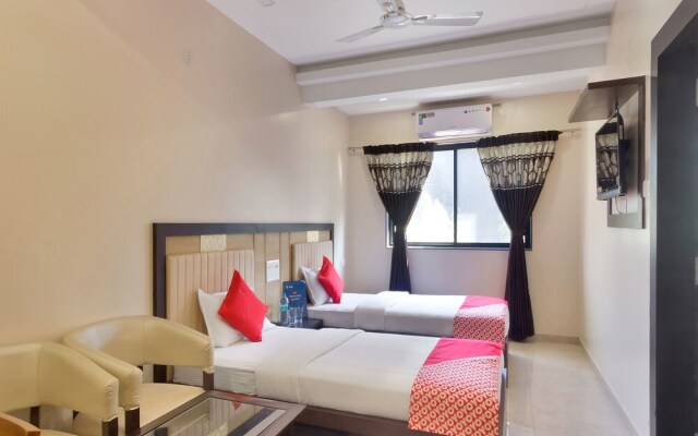 OYO 11576 Hotel Krishna Regency