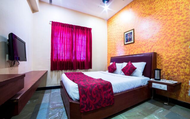 OYO 11585 Hotel Shreenithi