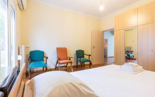Classy apartment with 2 bedrooms in Petralona