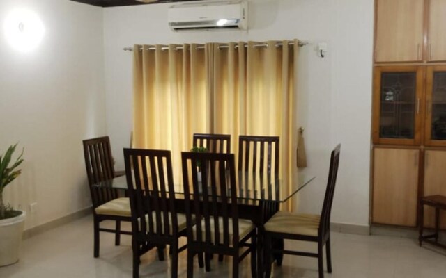 Impeccable 3-bed Apartment in Lahore