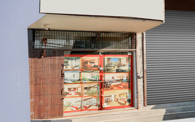 Hotel O Noida Electronic City Metro Station