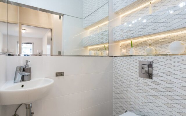 Cosy Two Bedroom Apartment With Stunning City View