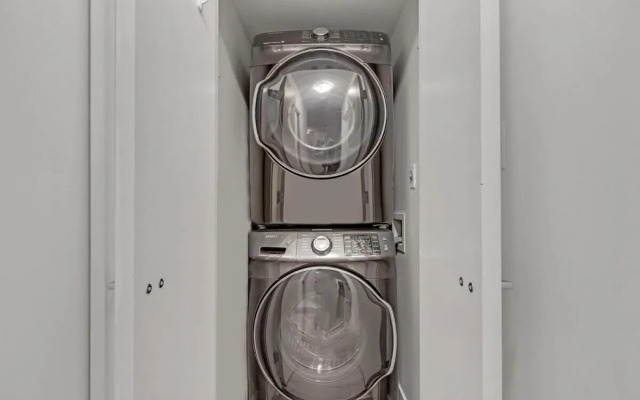 2BR Gastown Downtown Vancouver close to everything