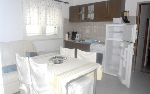 Two-Bedroom Apartment in Banjol