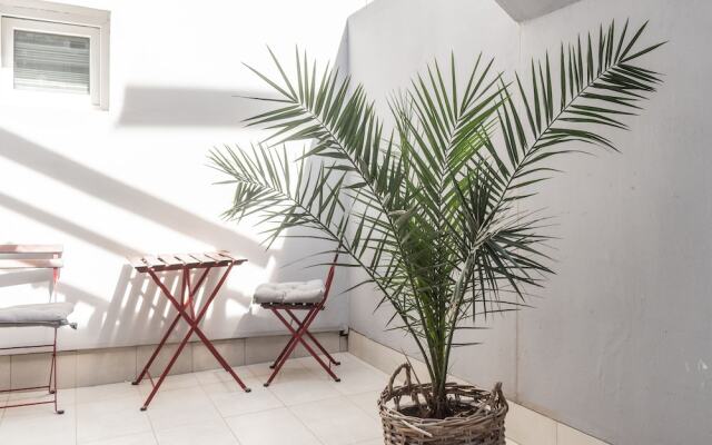 L&B amphitheater apartments