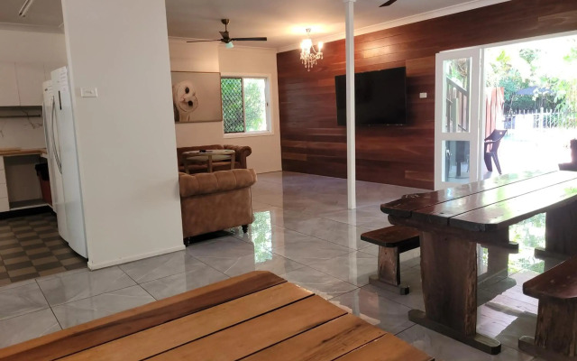 Travellers Paradise Heritage Historical Place - Hostel