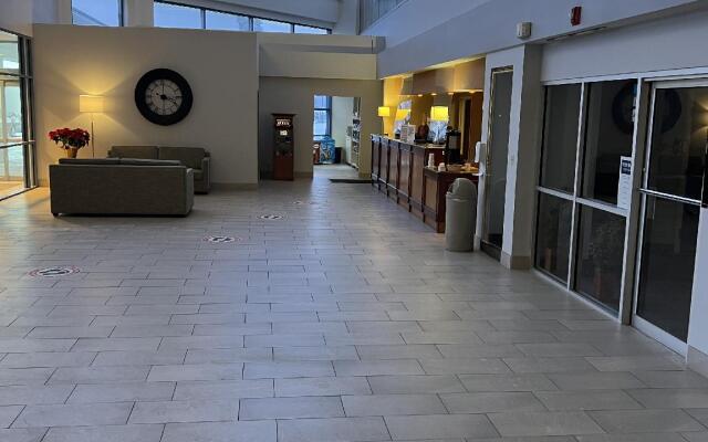 Gateway Hotel & Convention Center Grand Blanc | Flint Airport Michigan