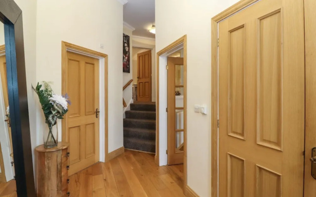 5 Ladstock Hall