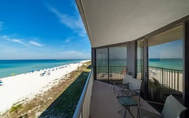 Leeward 403 at Edgewater