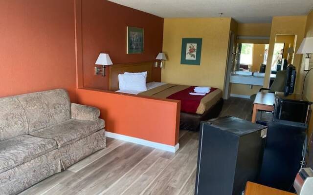 Orangeburg Inn & Suites