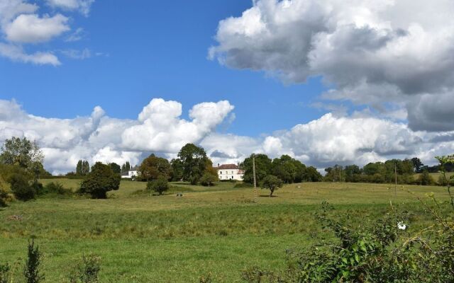 Cozy Mansion in Montreuil-la-cambe With Garden