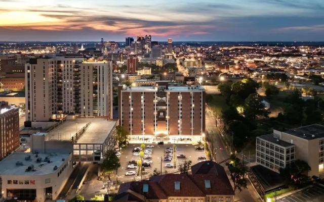 Landing Apartments at Five Points South