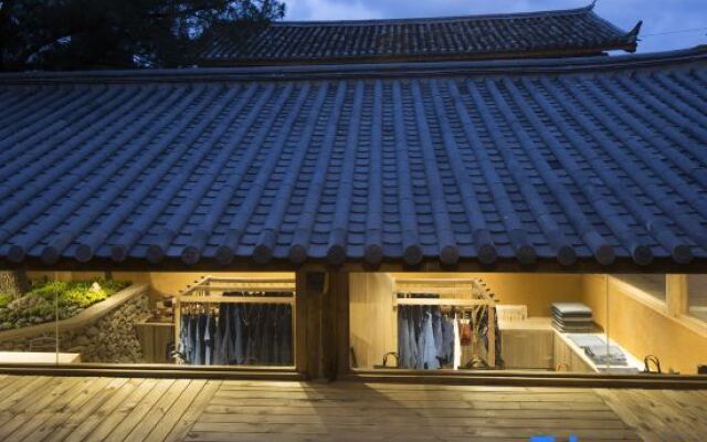 Xuema Yulong Hotel