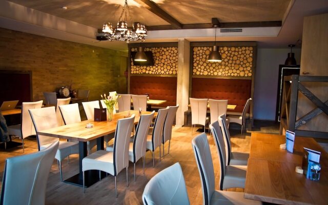 Oscar & Sons Apartments