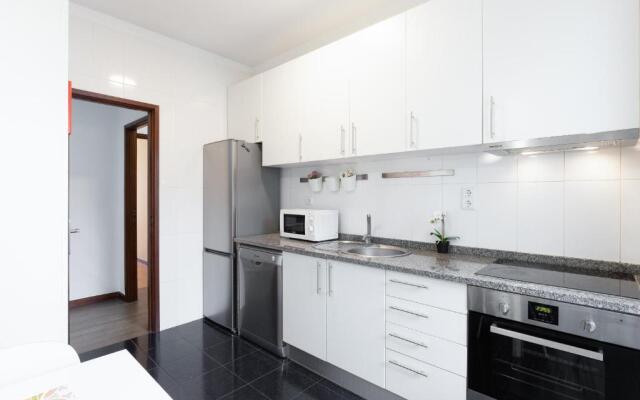 Deluxe Bright Flat with Netflix by Host Wise