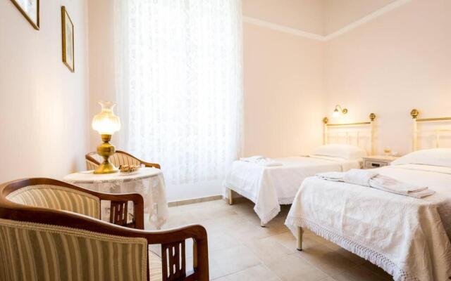 Neoclassical flat with 2 bedrooms in Piraeus