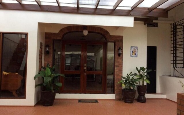 Casa Roces Bed and Breakfast