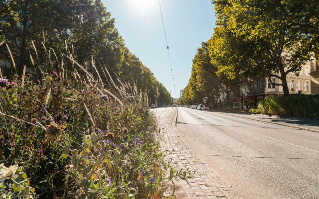 Prater Balcony Suite by ichbucheAT