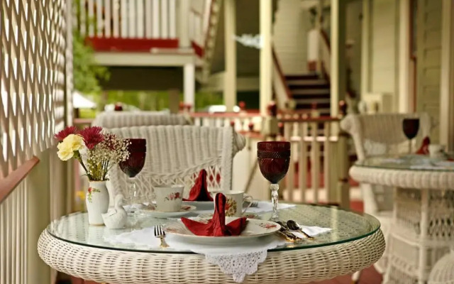 Cedar House Inn